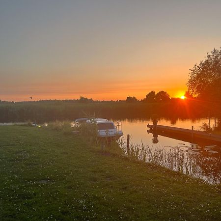 Luxe En Ruim Chalet Met Airco Bij Leekstermeer Matsloot Екстериор снимка